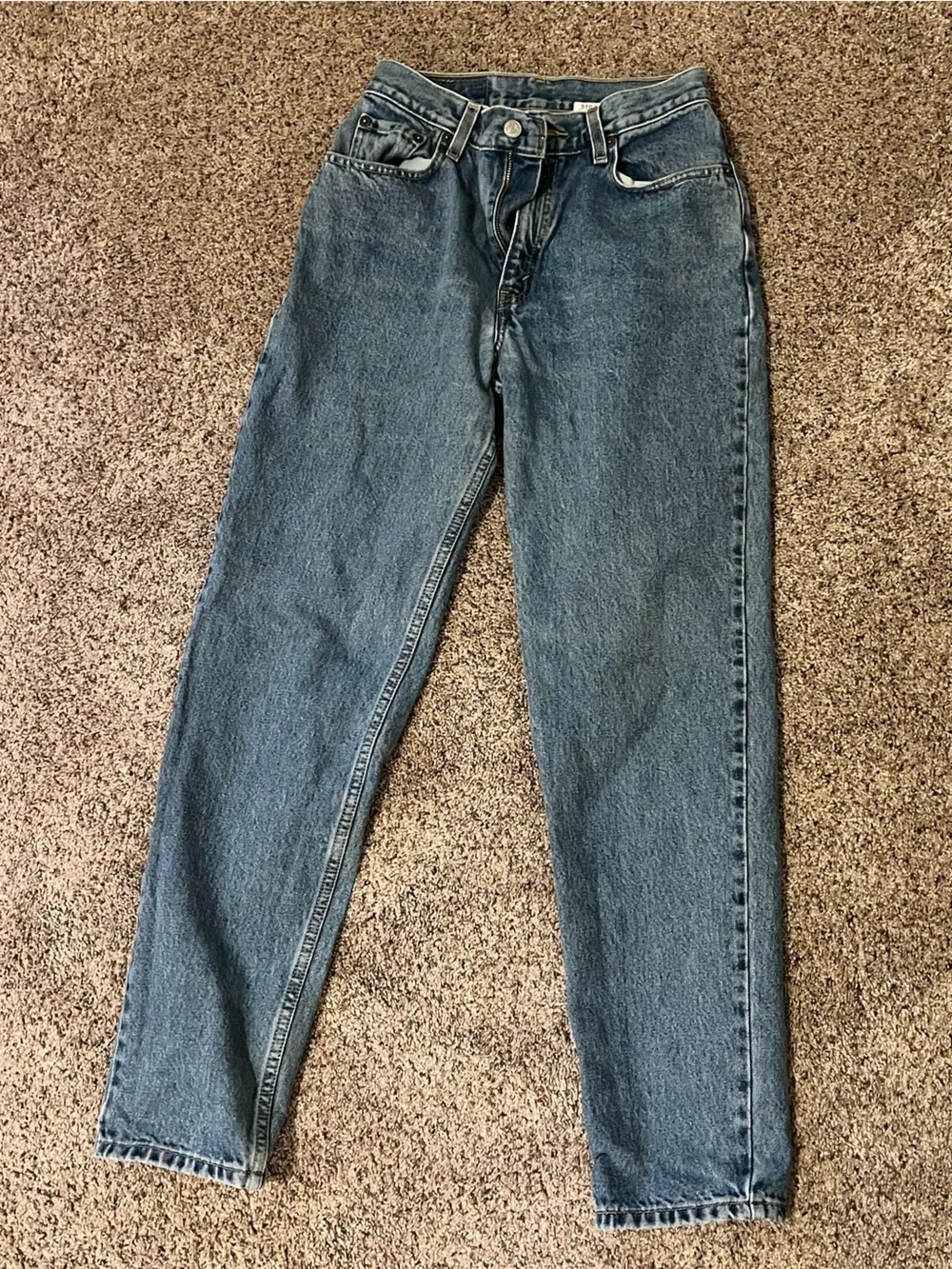 Vintage Levi's Women's Light Blue Relaxed Fit Denim Jeans